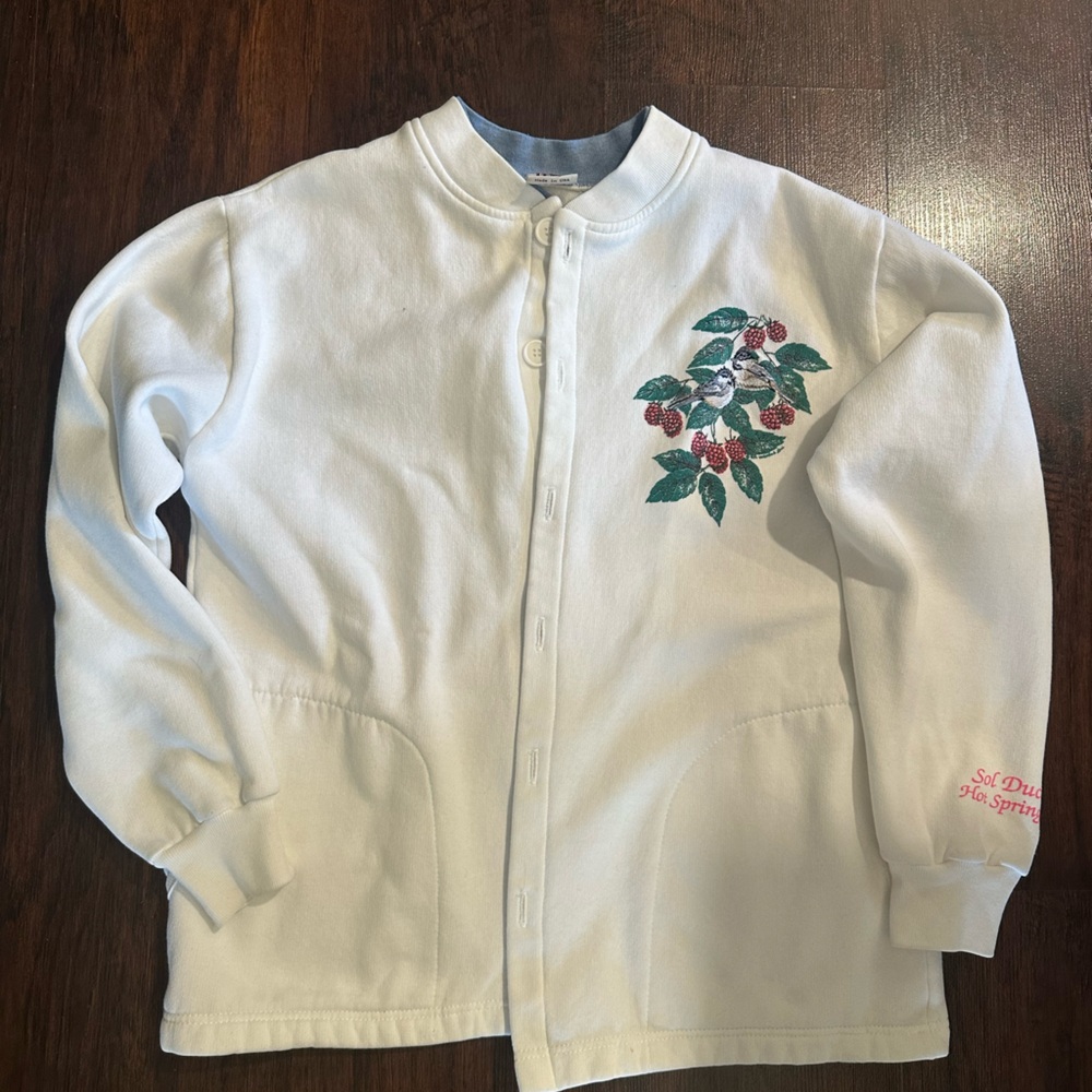 Art Unlimited Vintage White Cardigan with Red Logo Tag - Birds and Berried